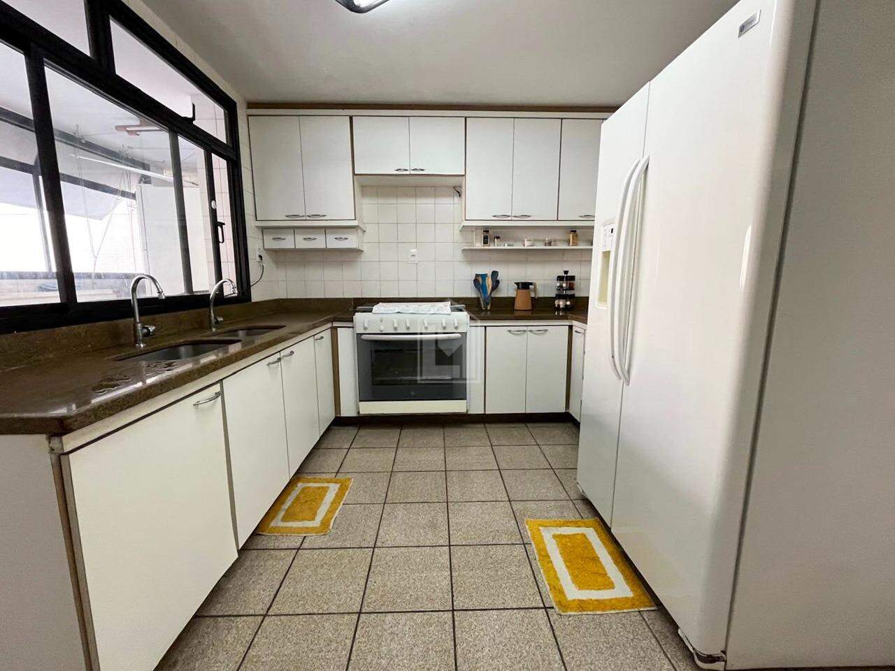 Apartamento à venda com 3 quartos, 225m² - Foto 9