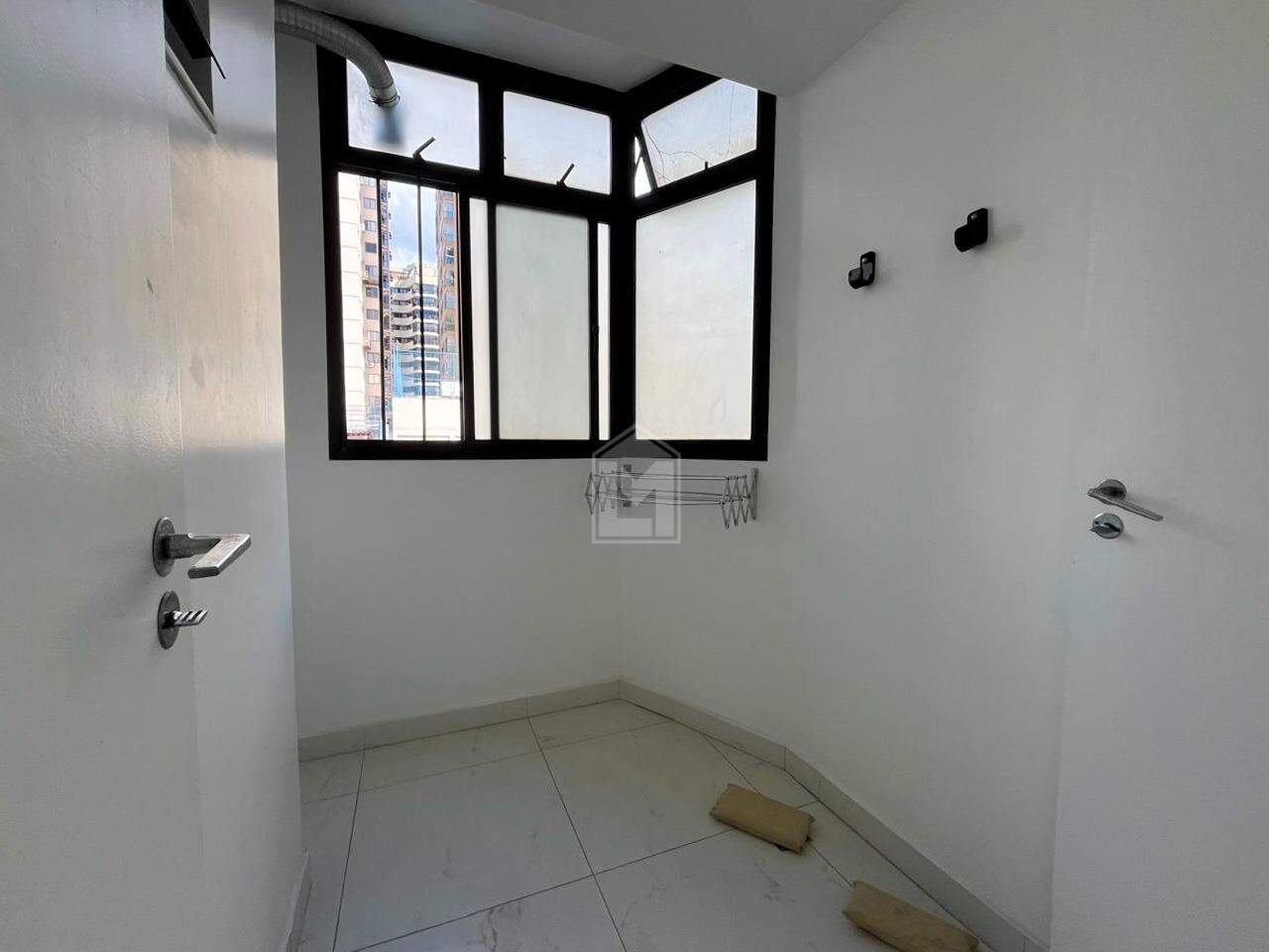 Apartamento à venda com 3 quartos, 225m² - Foto 23