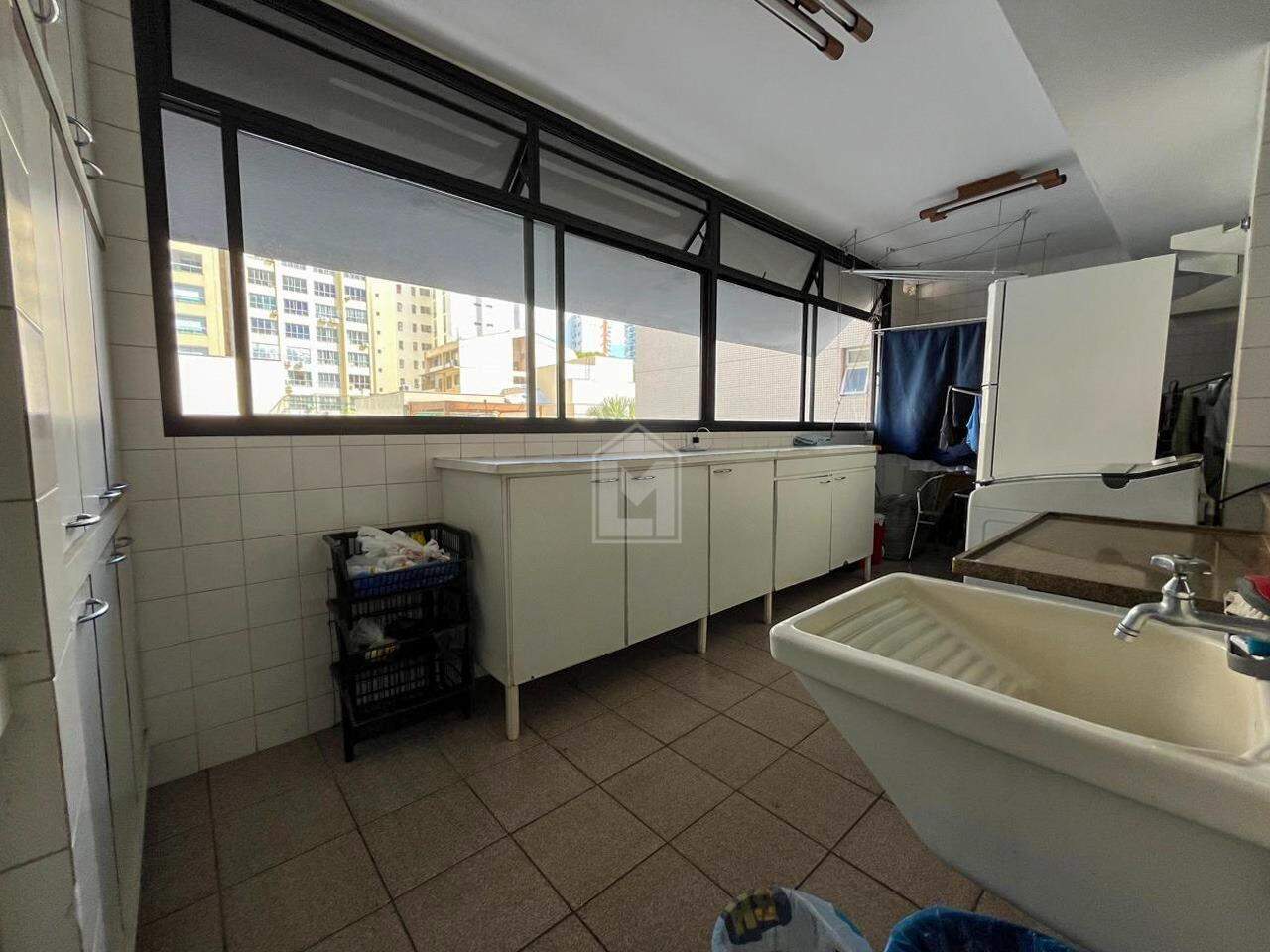 Apartamento à venda com 3 quartos, 225m² - Foto 24