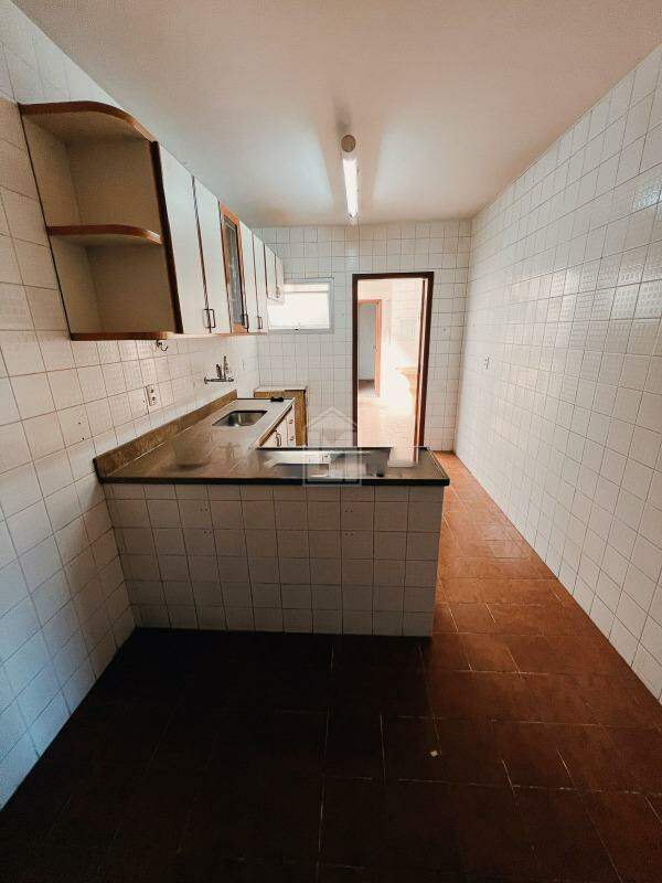 Apartamento para alugar com 3 quartos, 150m² - Foto 12