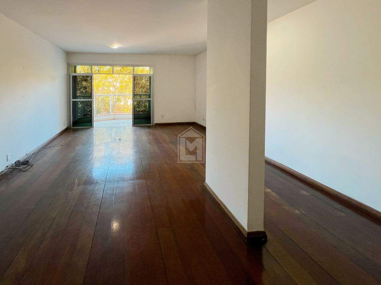 Apartamento para alugar com 3 quartos, 150m² - Foto 1