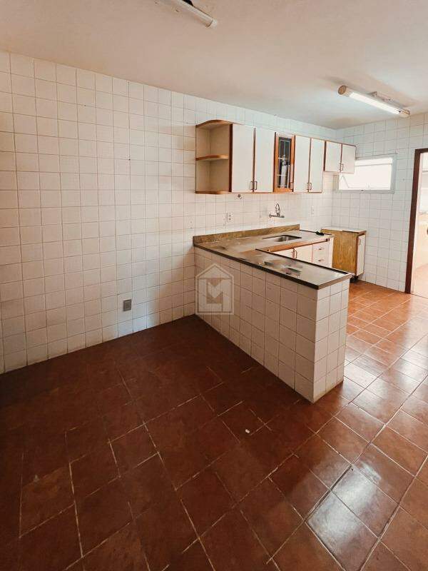 Apartamento para alugar com 3 quartos, 150m² - Foto 11