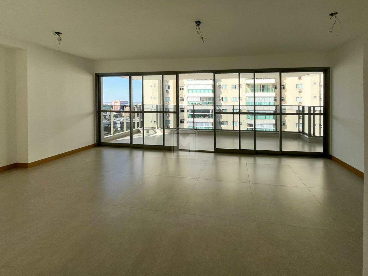 Apartamento à venda com 4 quartos, 171m² - Foto 2