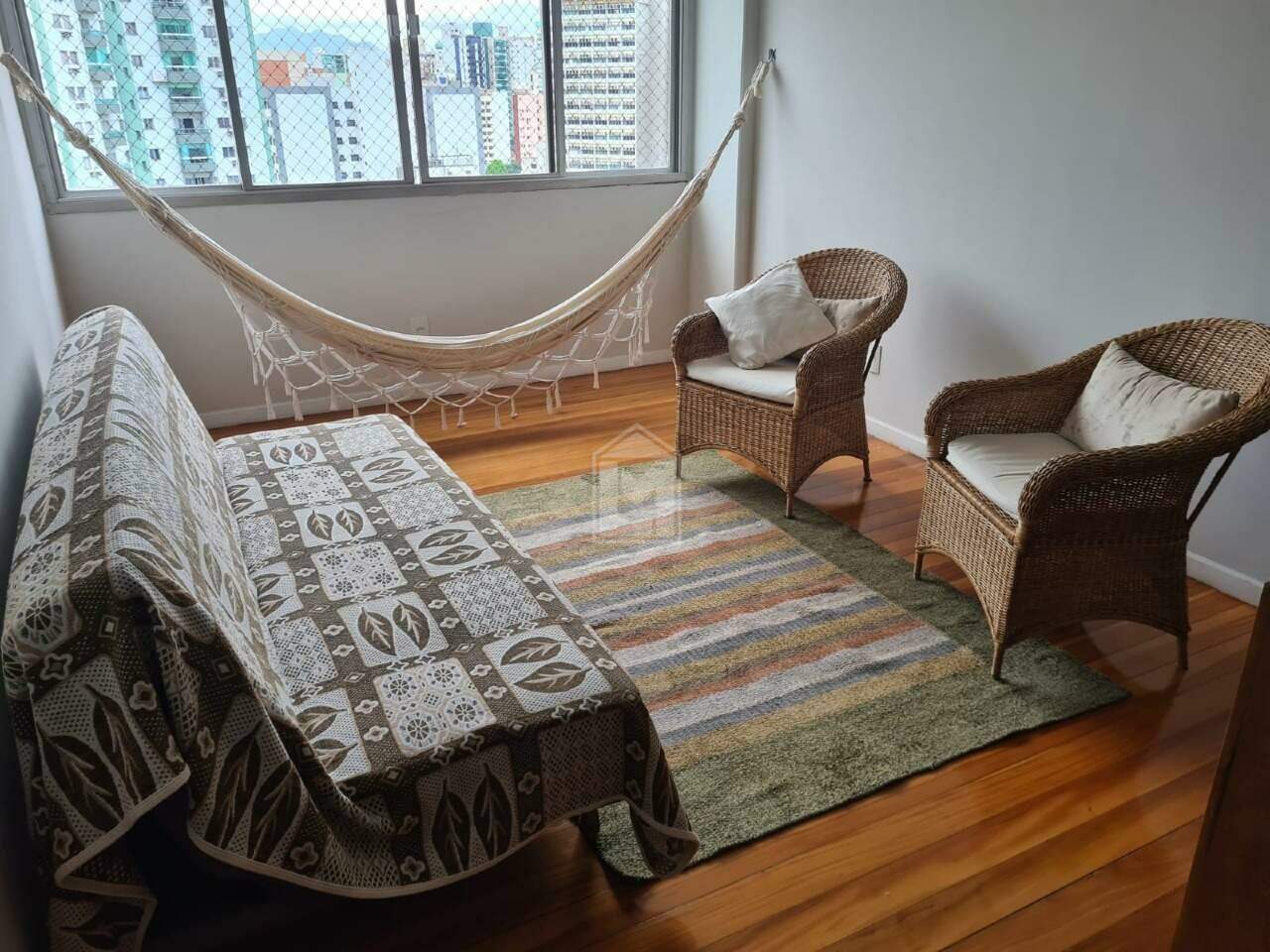 Apartamento à venda com 3 quartos, 128m² - Foto 2