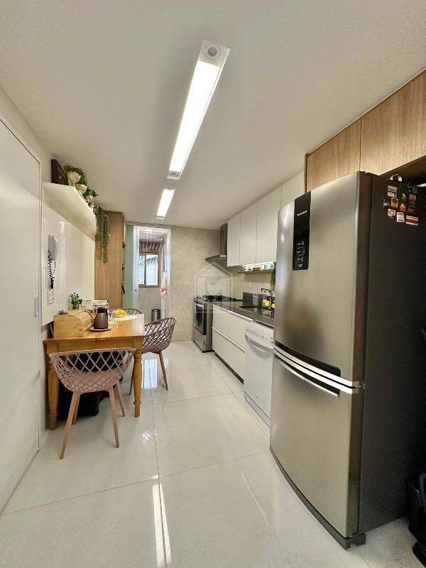 Apartamento à venda com 3 quartos, 107m² - Foto 12