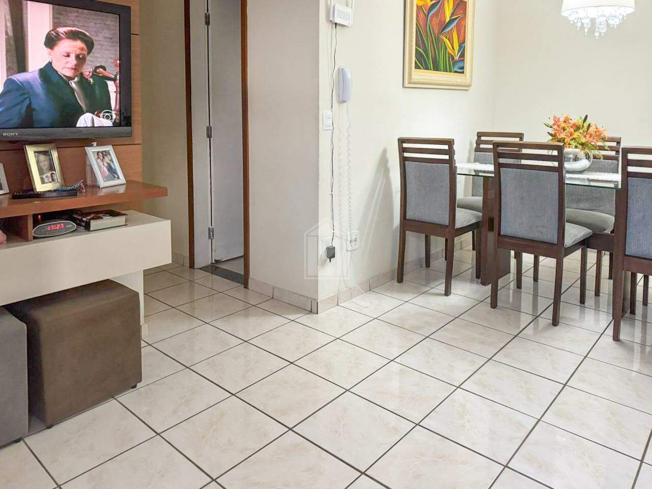 Apartamento à venda com 3 quartos, 75m² - Foto 2