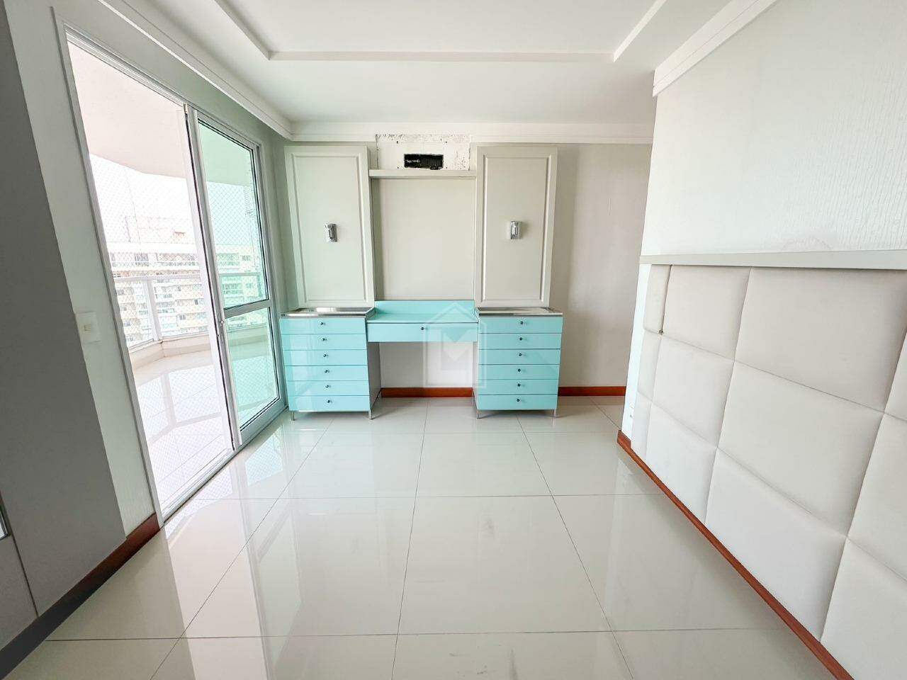 Cobertura à venda com 4 quartos, 240m² - Foto 4