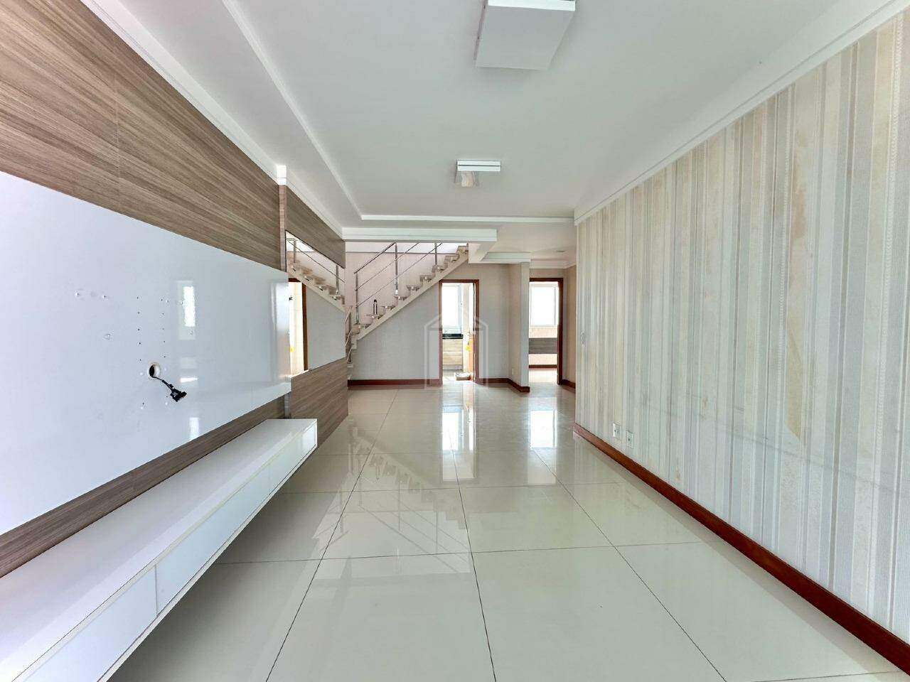 Cobertura à venda com 4 quartos, 240m² - Foto 3