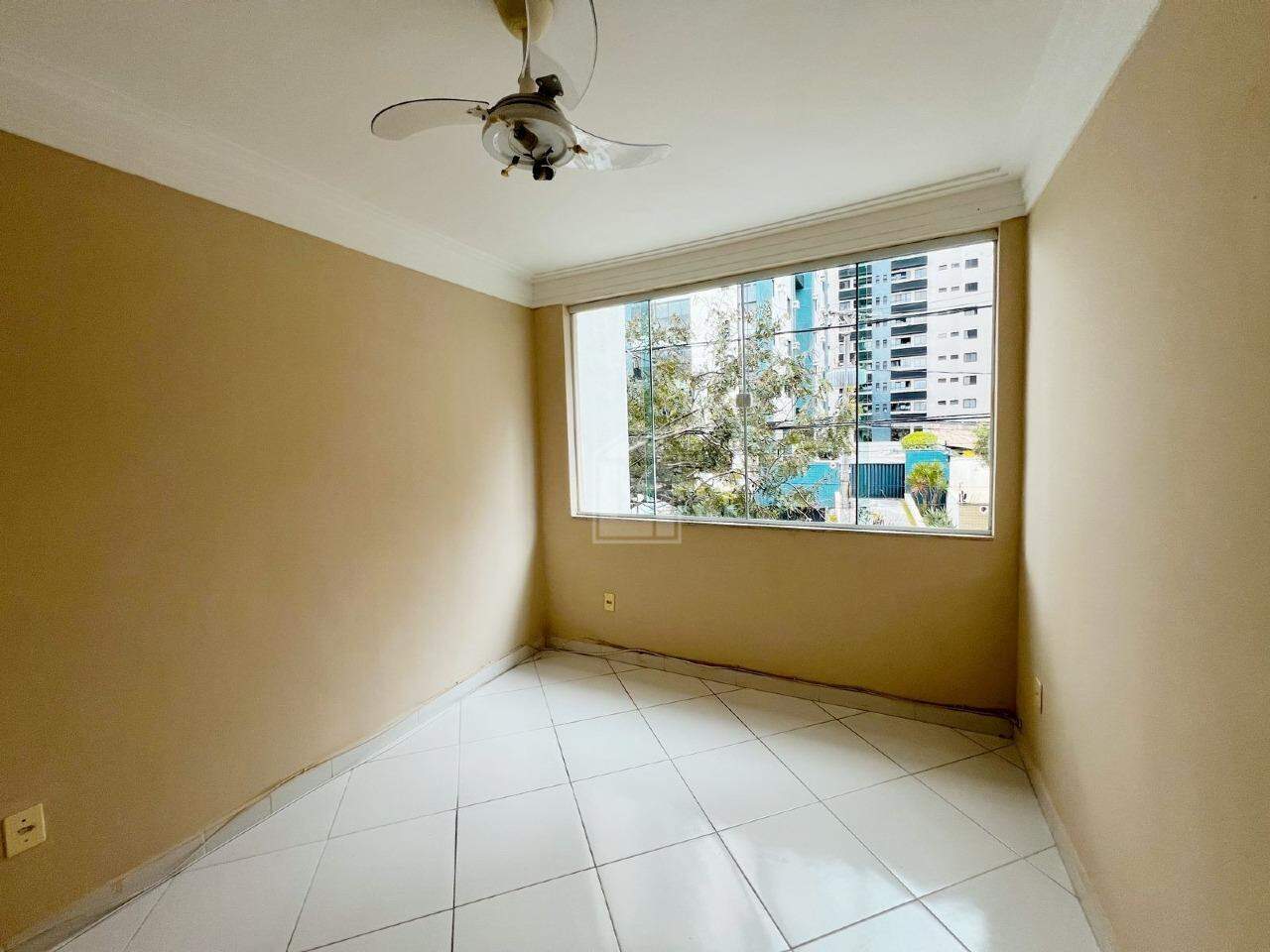 Apartamento à venda com 2 quartos, 75m² - Foto 4