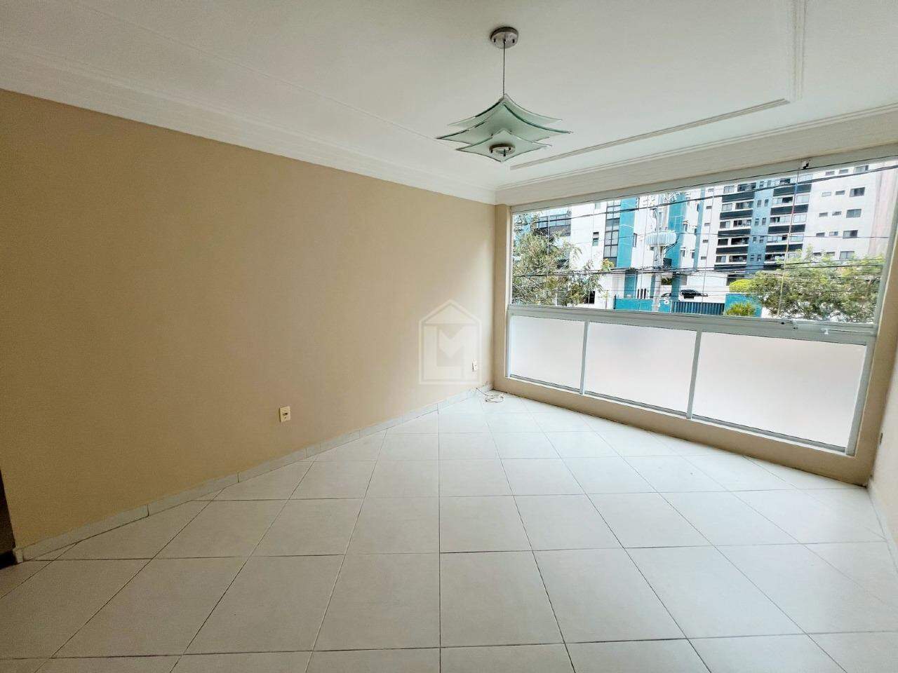 Apartamento à venda com 2 quartos, 75m² - Foto 1