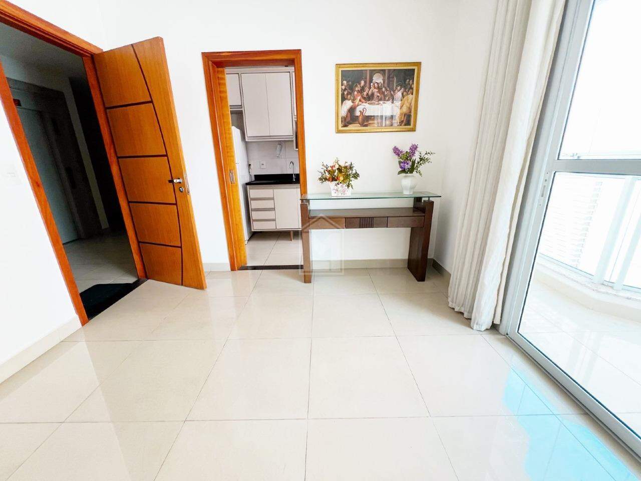 Apartamento à venda com 2 quartos, 67m² - Foto 3