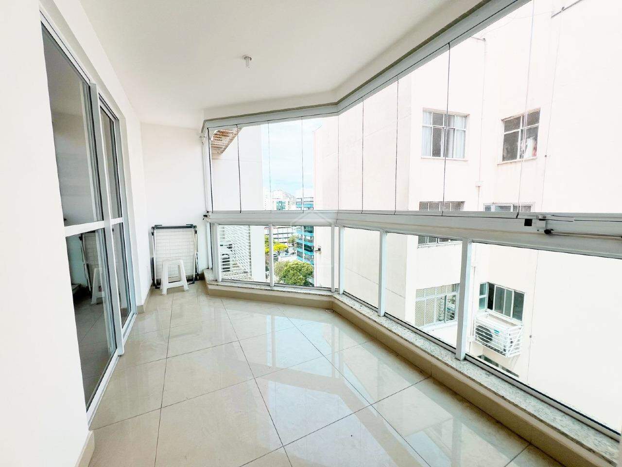 Apartamento à venda com 2 quartos, 67m² - Foto 1