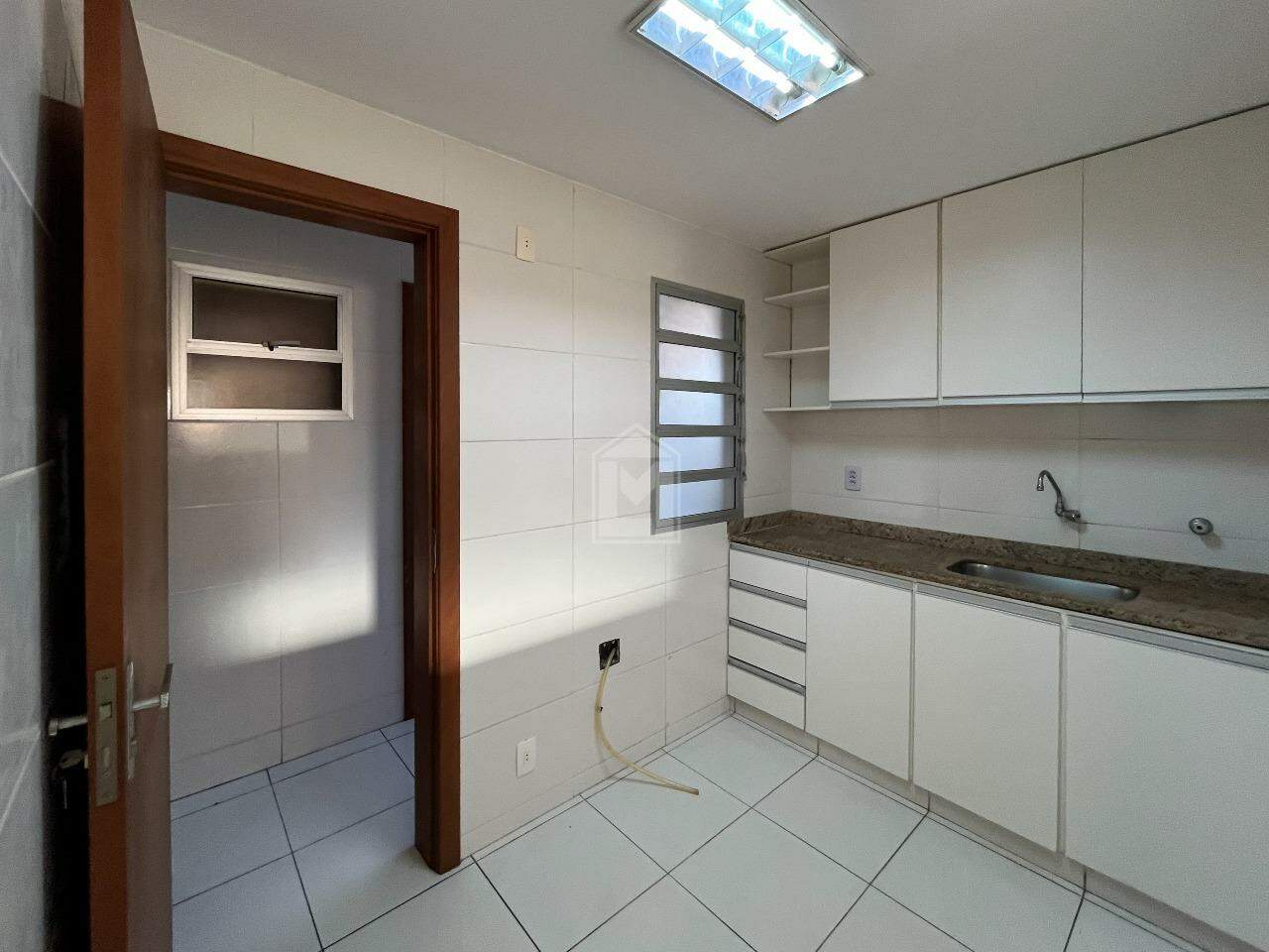 Apartamento para alugar com 2 quartos, 70m² - Foto 13