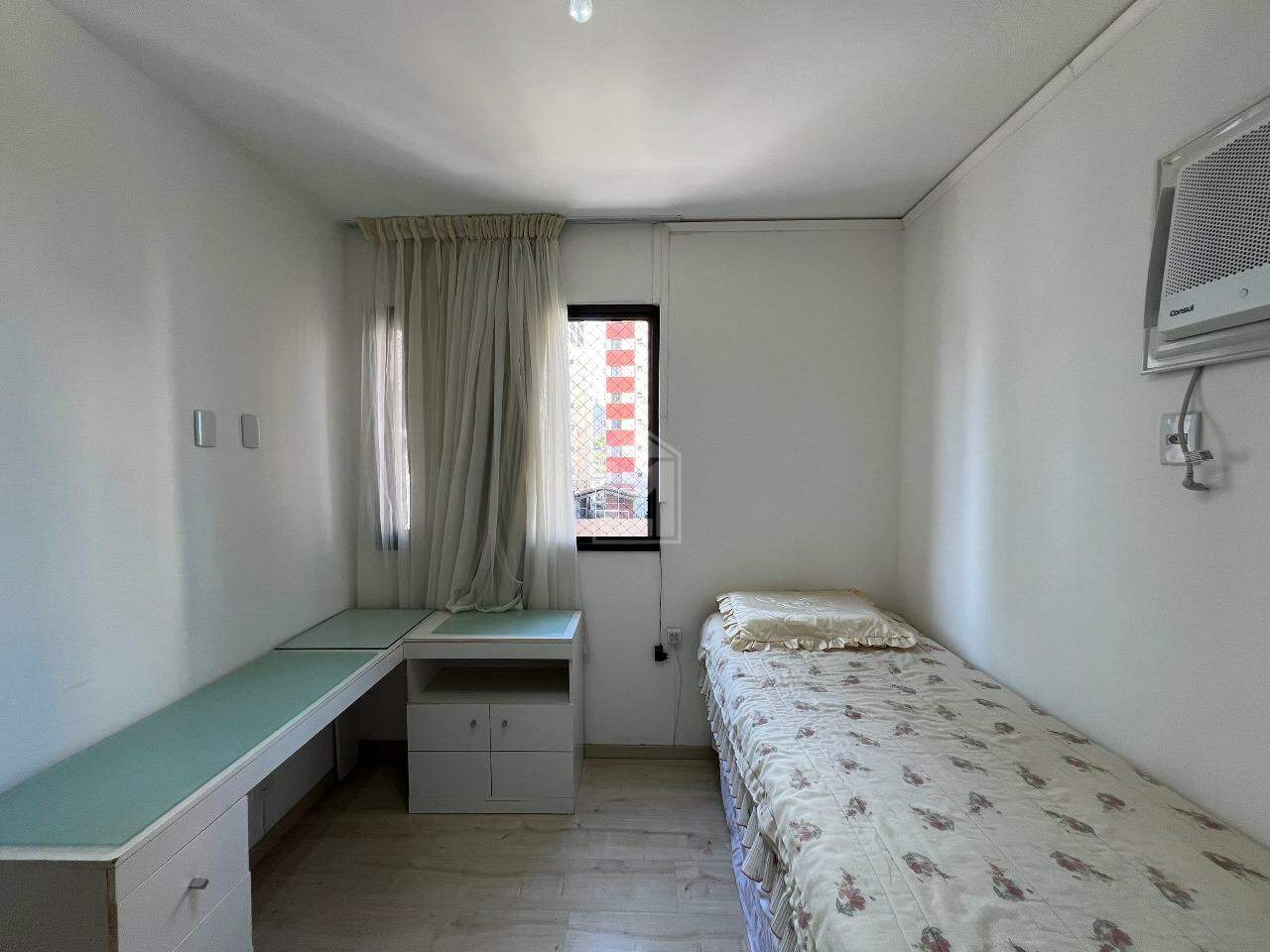 Apartamento para alugar com 3 quartos, 115m² - Foto 13