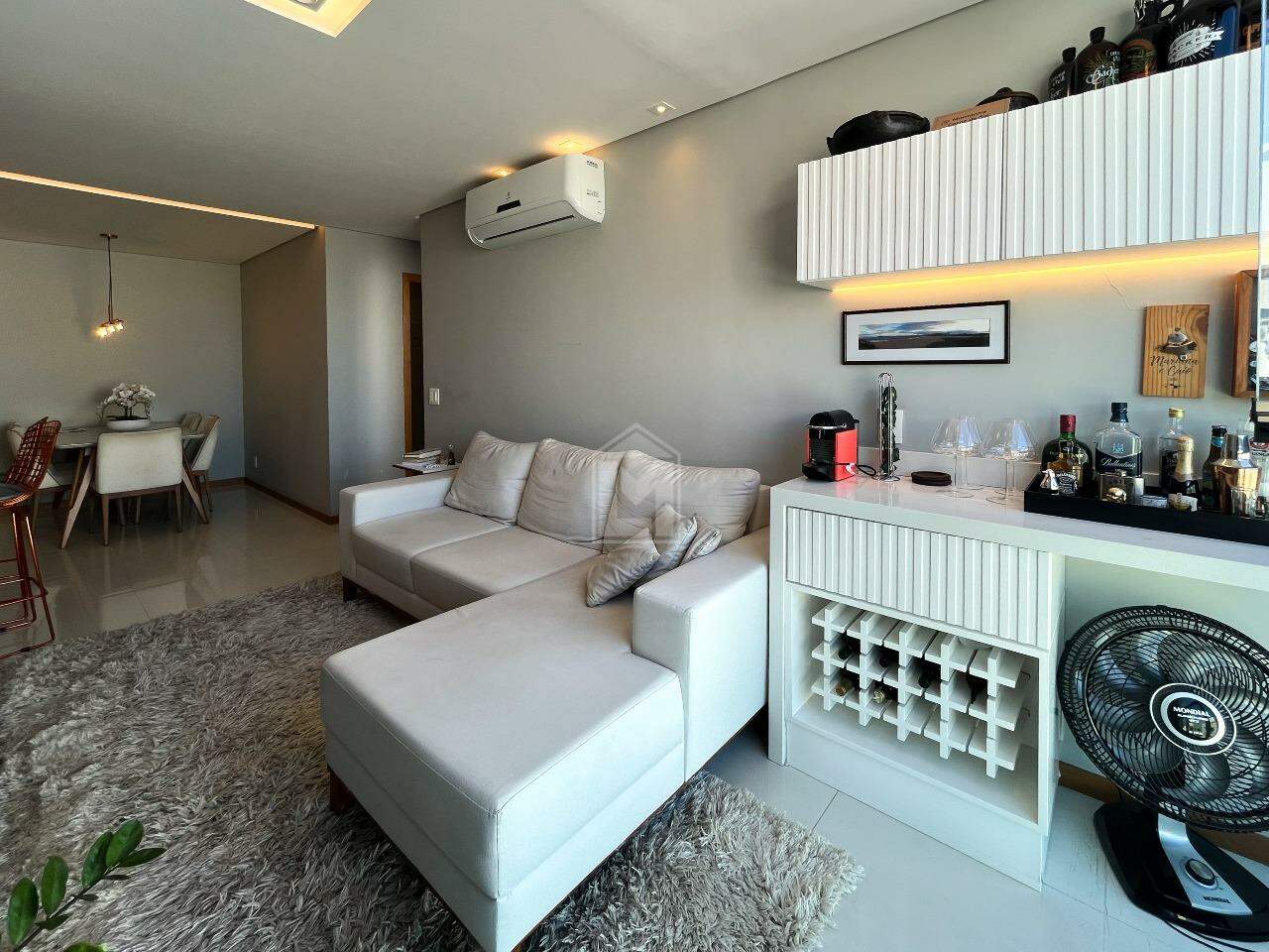 Apartamento à venda com 2 quartos, 70m² - Foto 2