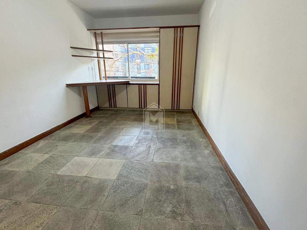 Apartamento à venda com 3 quartos, 130m² - Foto 4