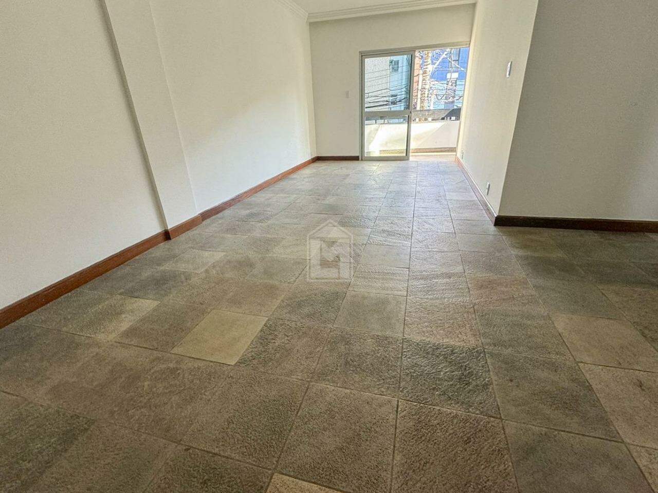 Apartamento à venda com 3 quartos, 130m² - Foto 2