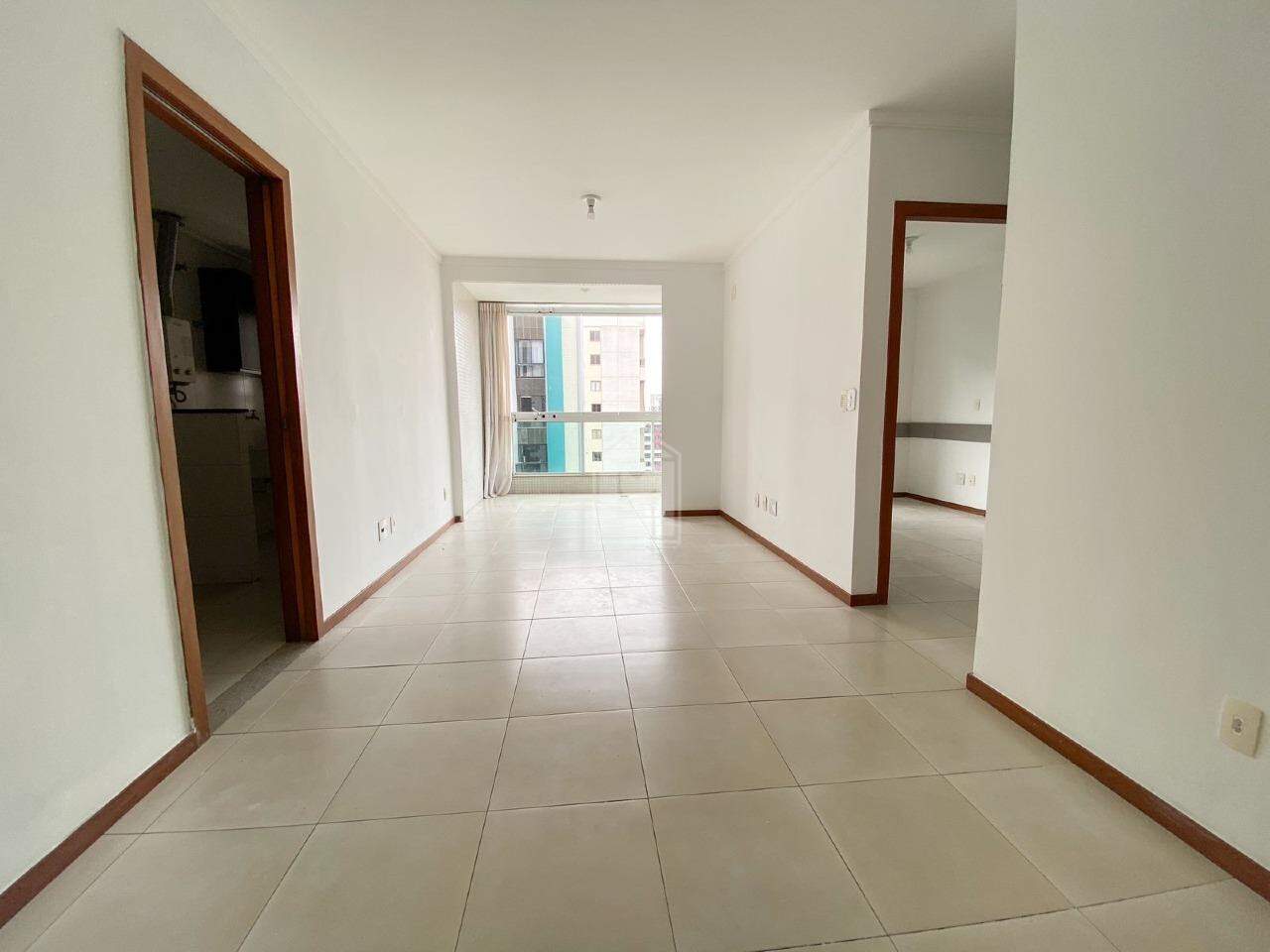 Apartamento à venda com 2 quartos, 76m² - Foto 2