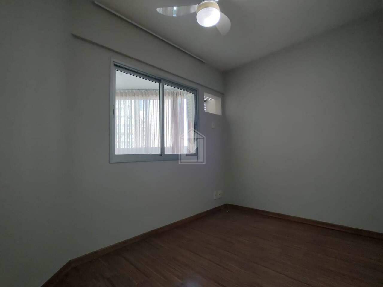 Apartamento para alugar com 4 quartos, 182m² - Foto 12