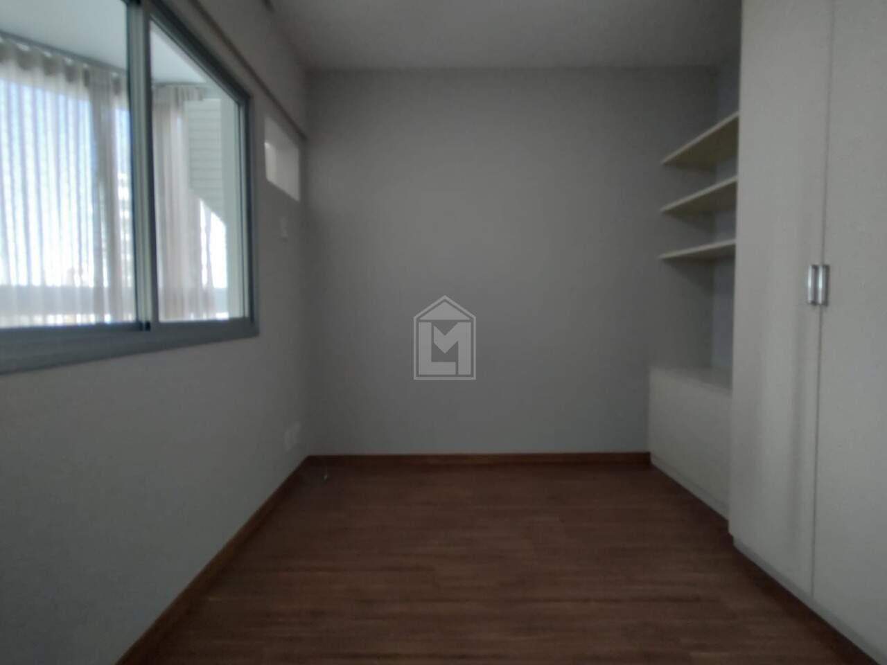 Apartamento para alugar com 4 quartos, 182m² - Foto 4