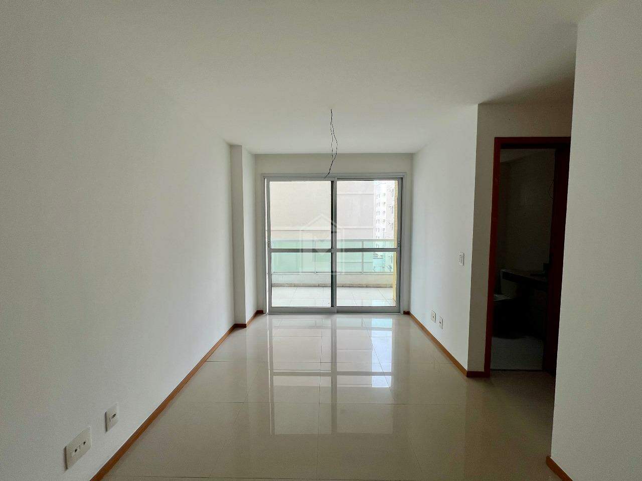 Apartamento à venda com 2 quartos, 64m² - Foto 2