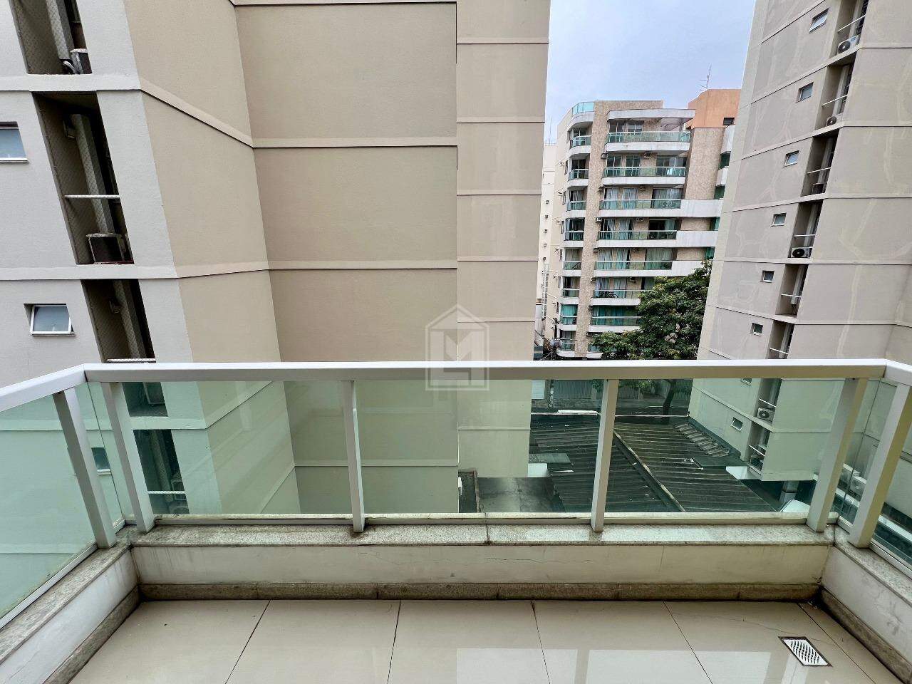 Apartamento à venda com 2 quartos, 64m² - Foto 4