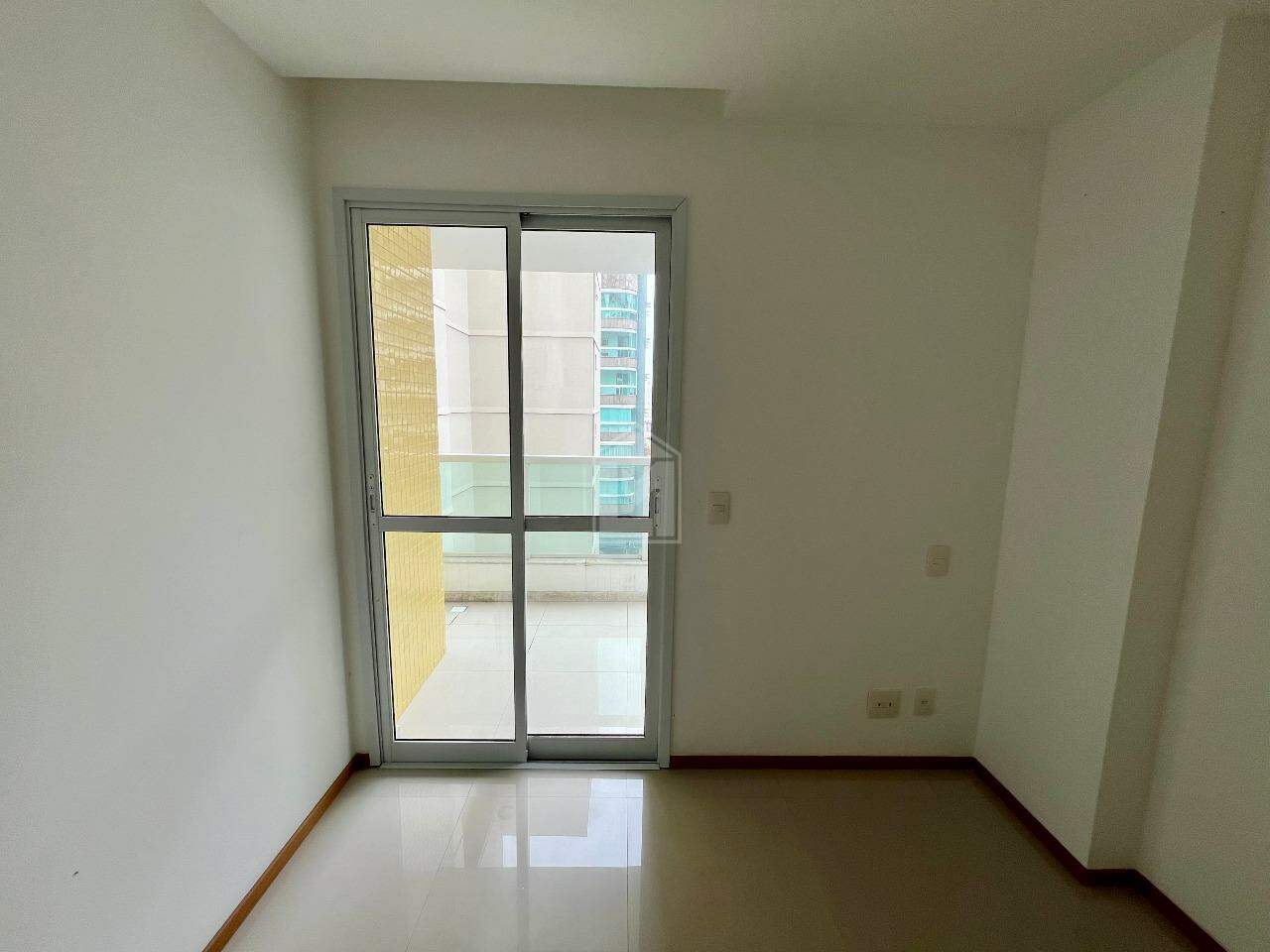 Apartamento à venda com 2 quartos, 64m² - Foto 9