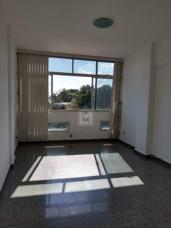 Apartamento à venda com 3 quartos, 110m² - Foto 2