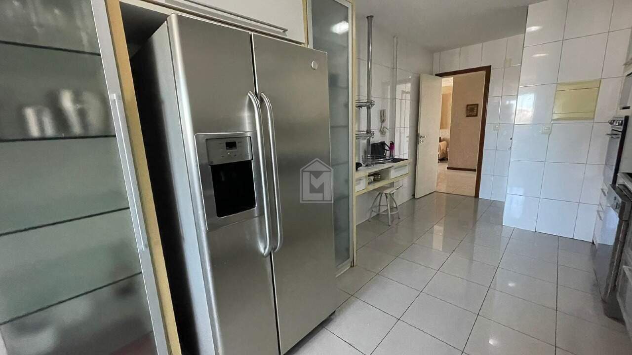 Apartamento para alugar com 4 quartos, 160m² - Foto 16