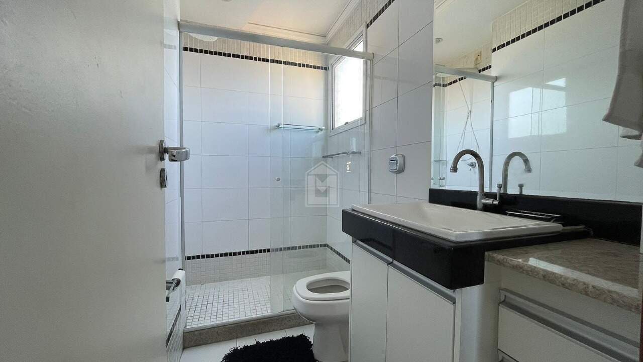 Apartamento para alugar com 4 quartos, 160m² - Foto 8