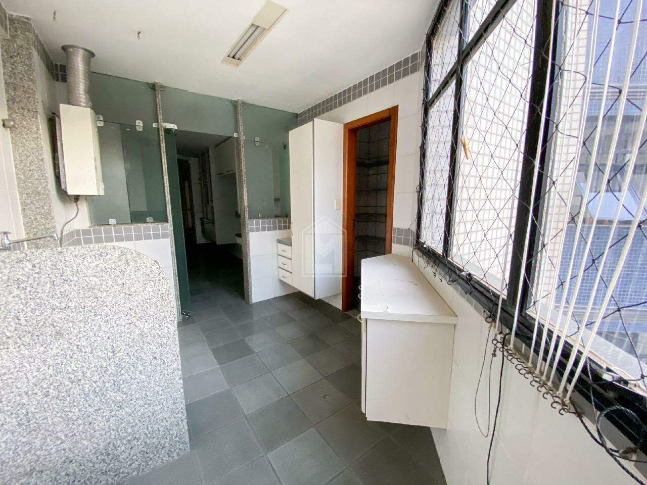 Apartamento à venda com 4 quartos, 240m² - Foto 29