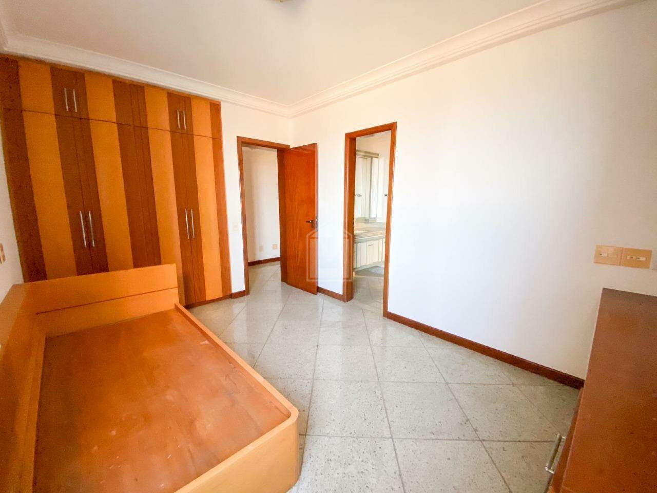 Apartamento à venda com 4 quartos, 240m² - Foto 18