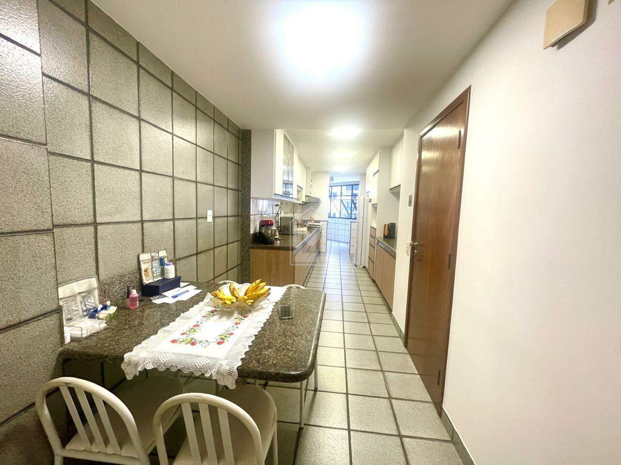 Apartamento à venda com 4 quartos, 240m² - Foto 9