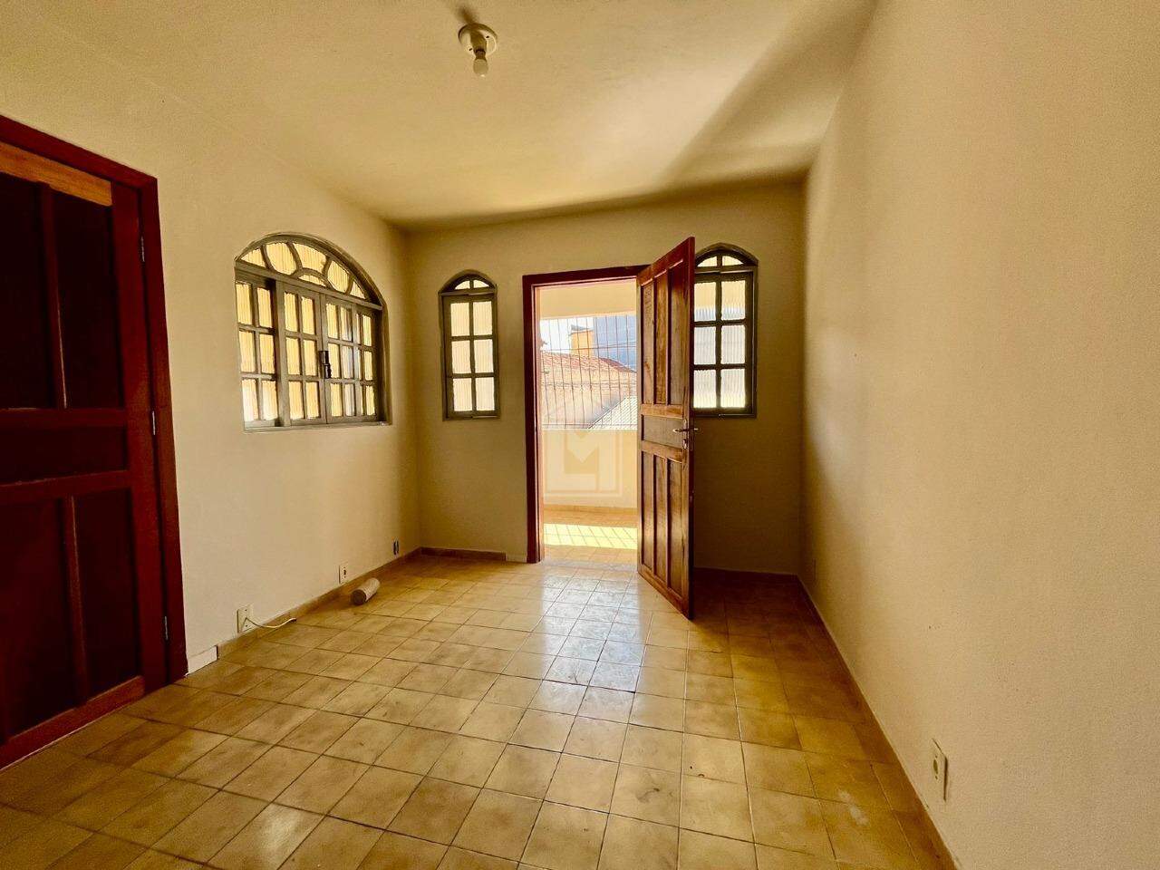 Casa para alugar com 3 quartos, 250m² - Foto 4