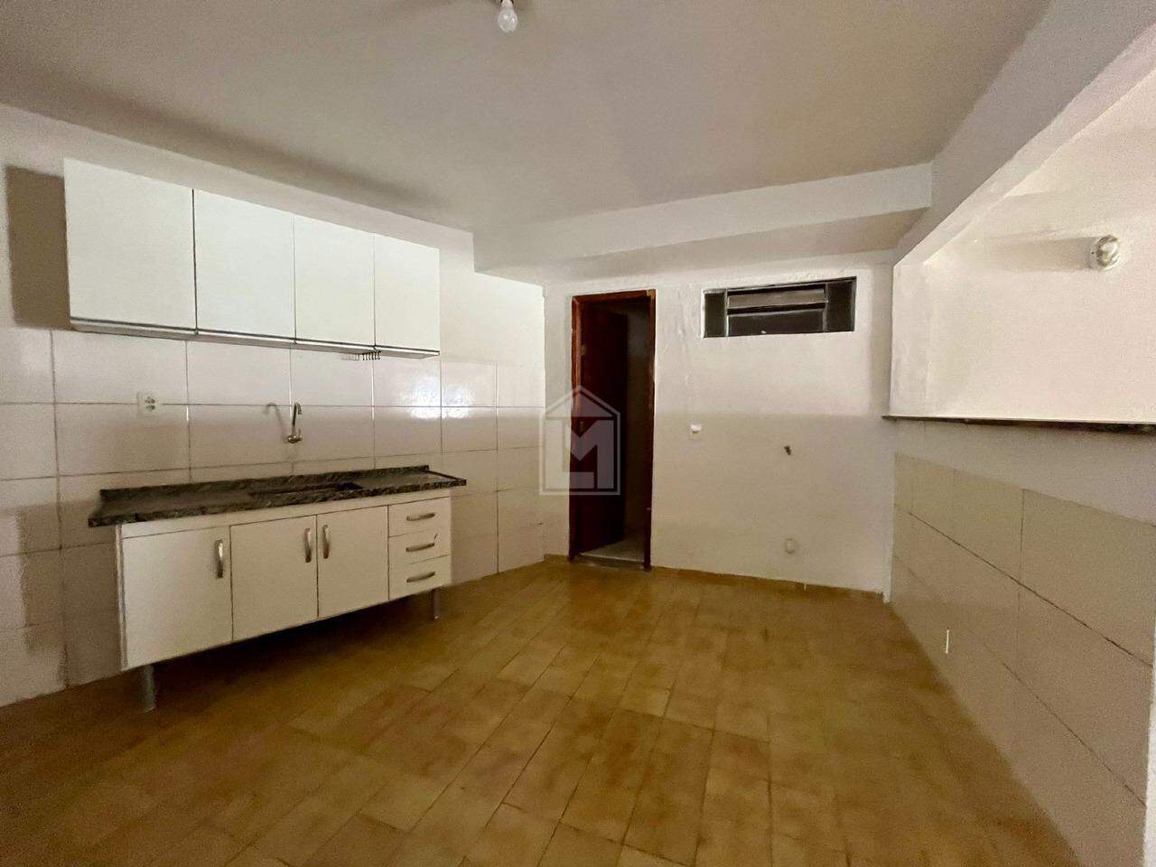 Casa para alugar com 3 quartos, 250m² - Foto 6