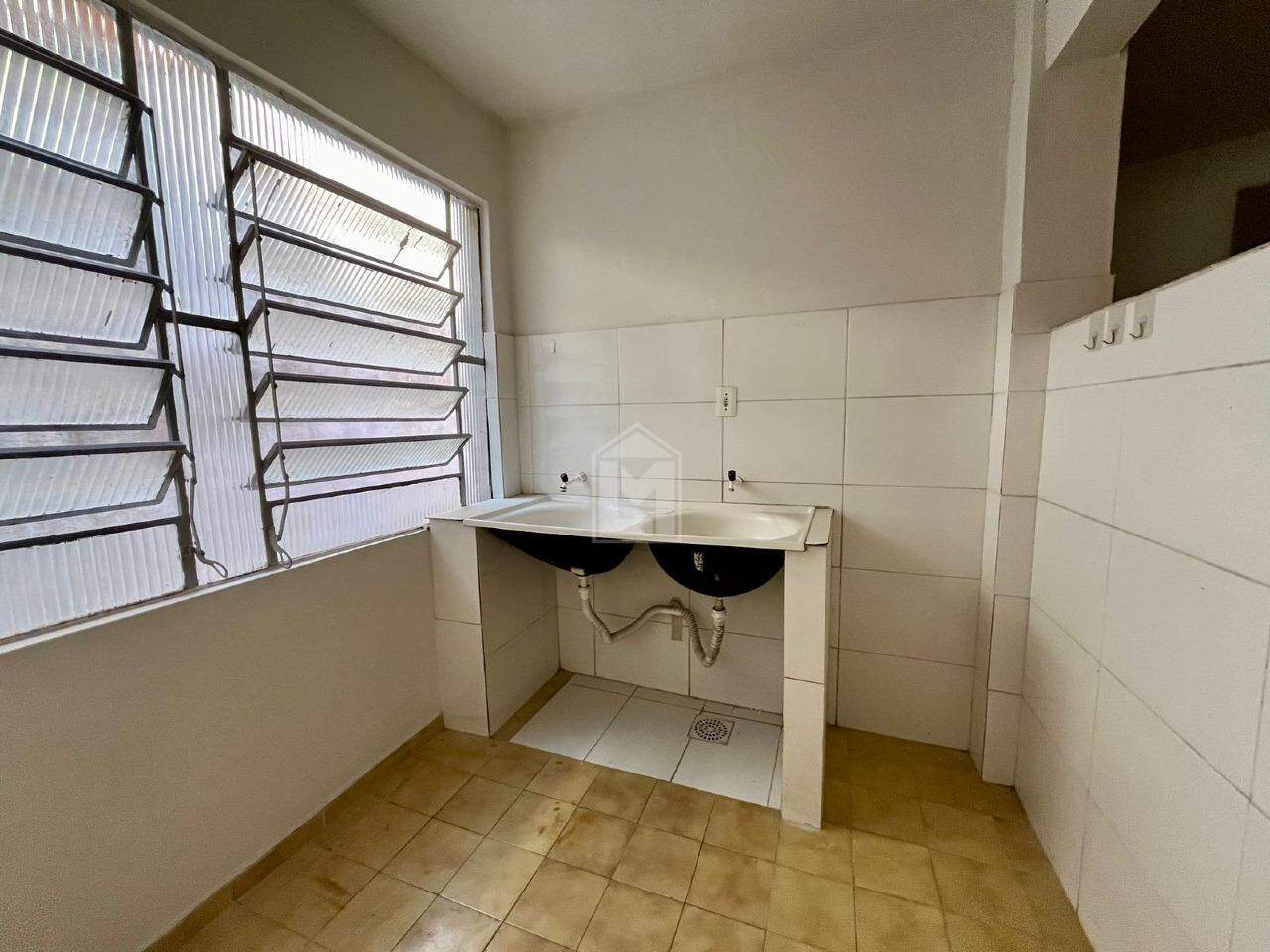 Casa para alugar com 3 quartos, 250m² - Foto 9