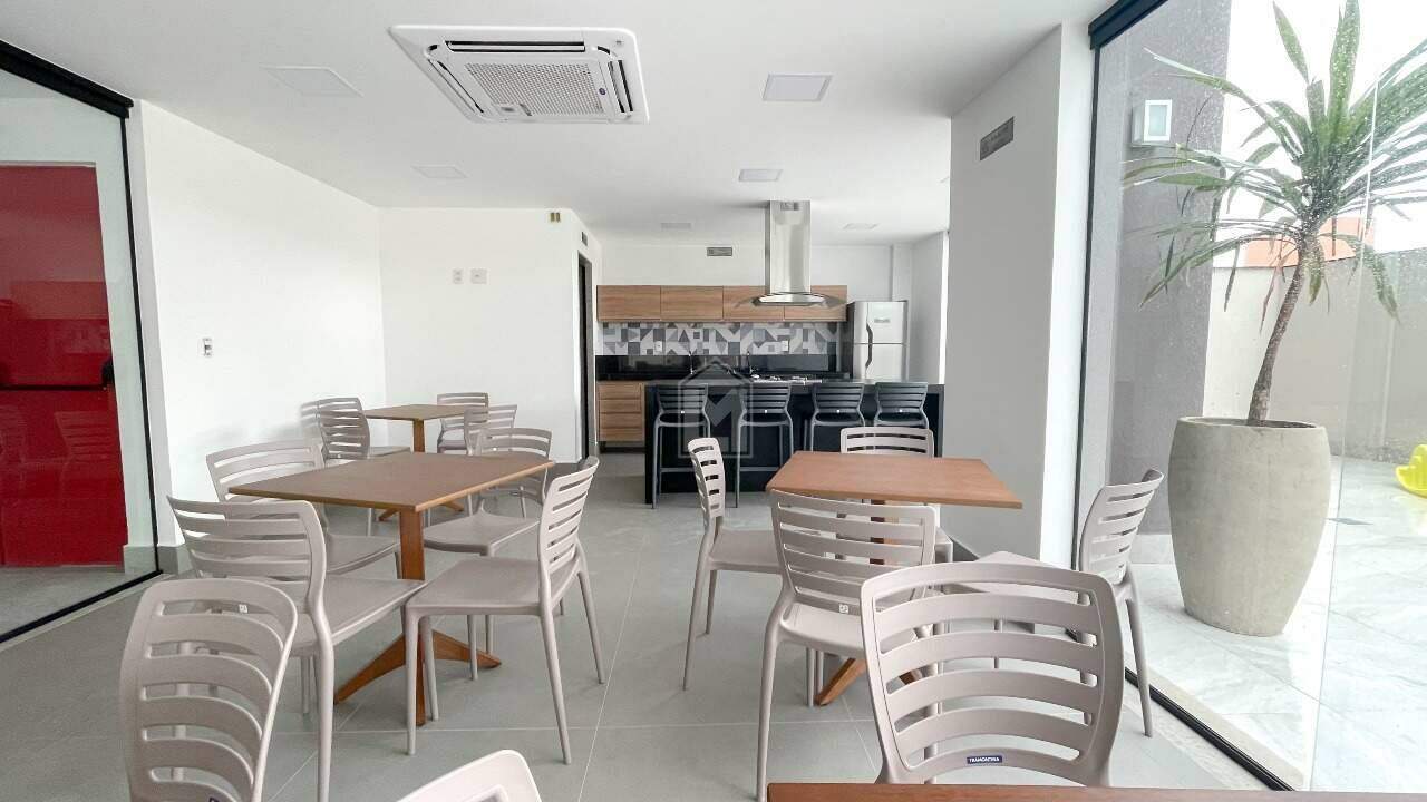 Apartamento para alugar com 2 quartos, 65m² - Foto 11