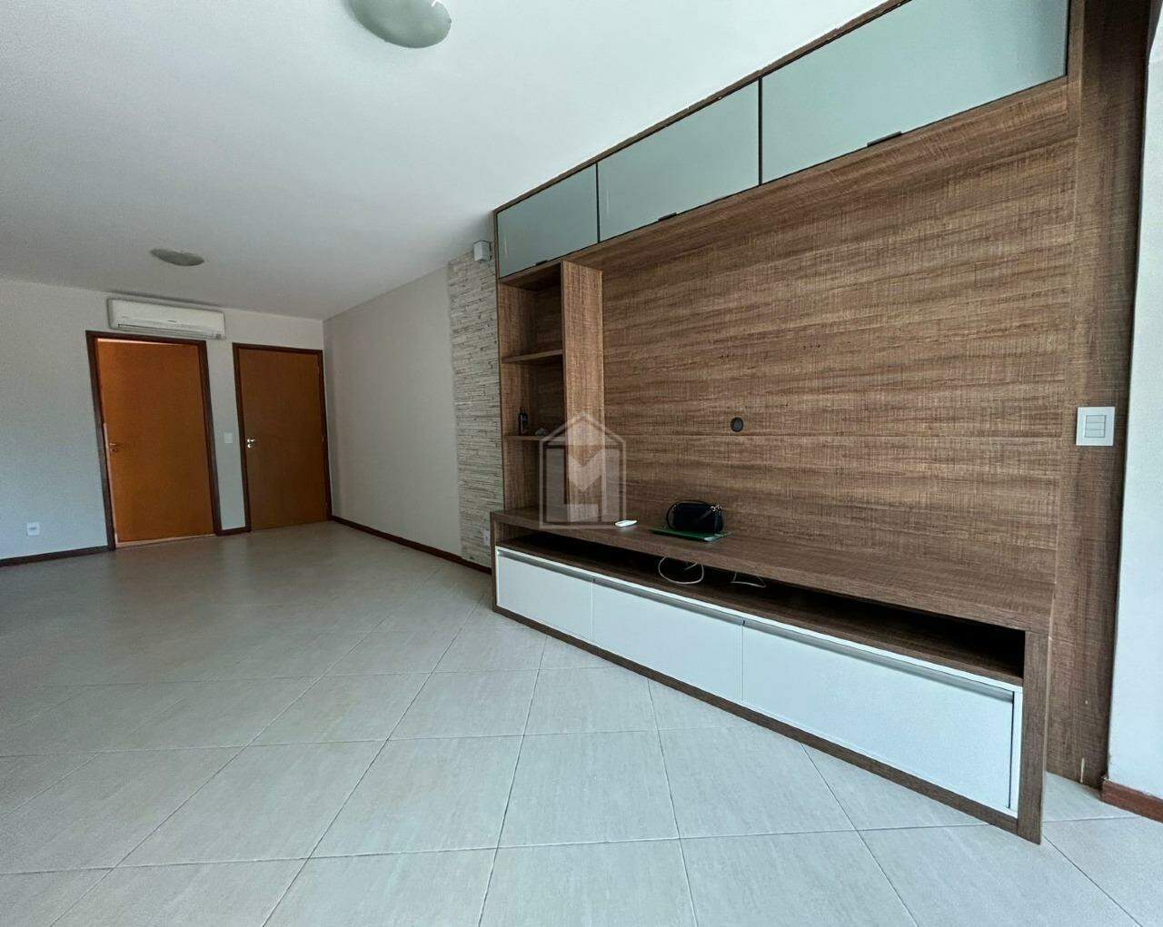 Apartamento à venda com 3 quartos, 95m² - Foto 2