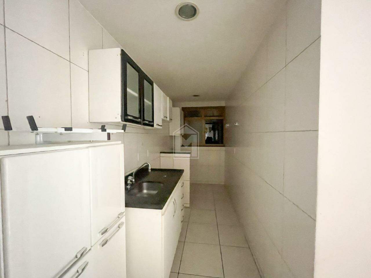 Apartamento para alugar com 2 quartos, 65m² - Foto 11