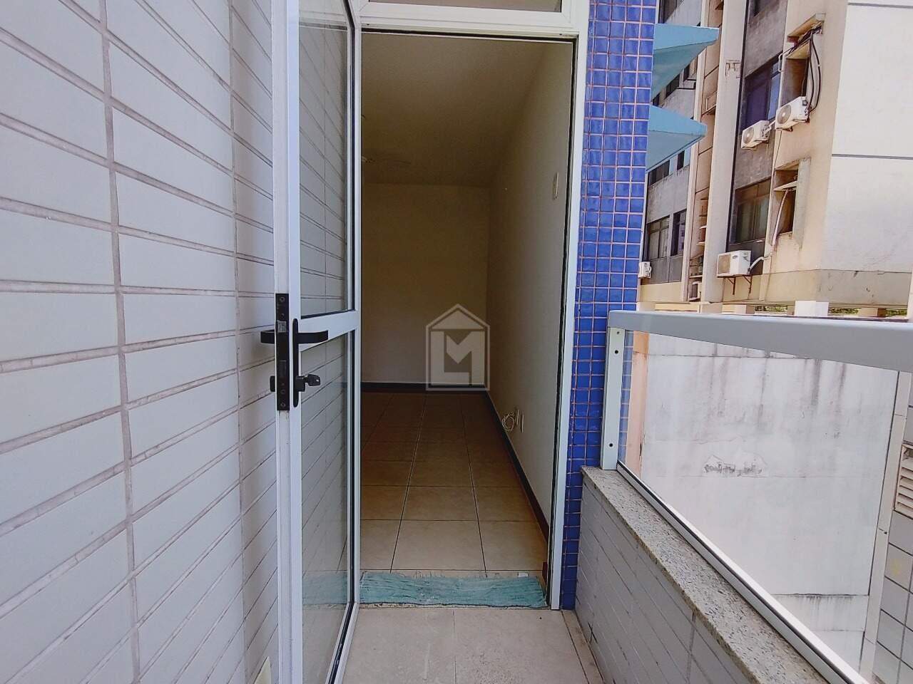 Apartamento para alugar com 2 quartos, 70m² - Foto 12