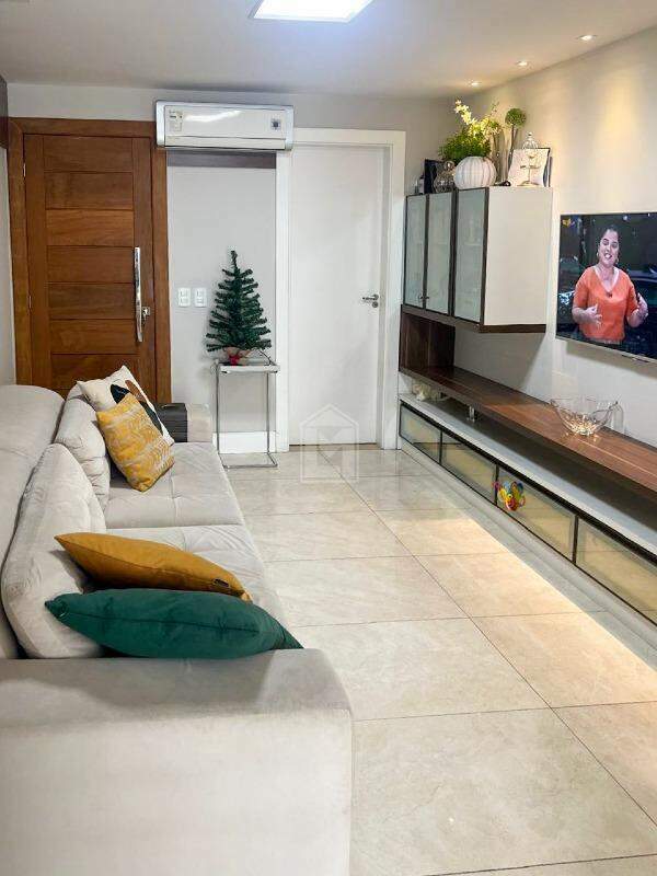 Apartamento à venda com 2 quartos, 72m² - Foto 1