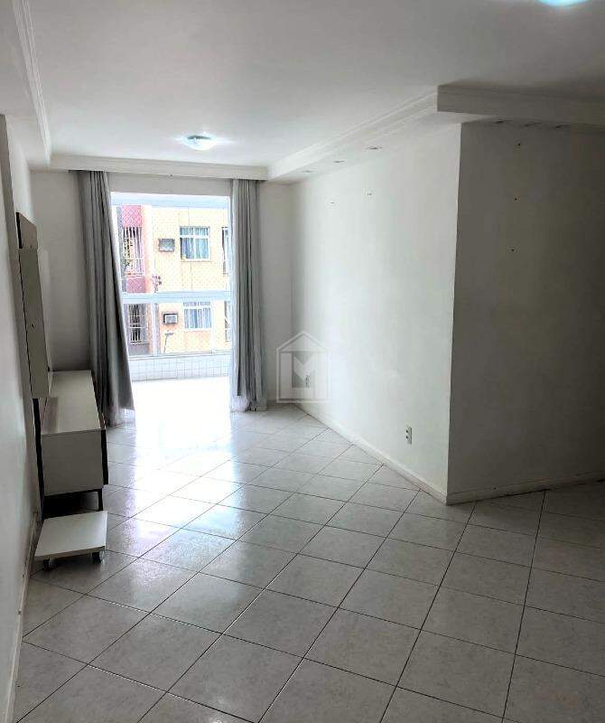 Apartamento à venda com 2 quartos, 75m² - Foto 2