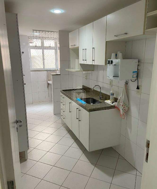 Apartamento à venda com 2 quartos, 75m² - Foto 4