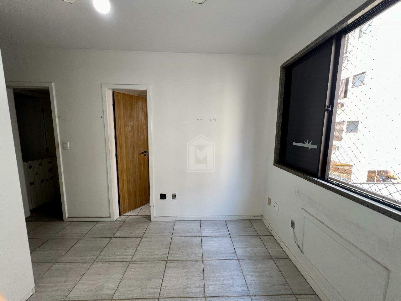 Apartamento à venda com 3 quartos, 120m² - Foto 4