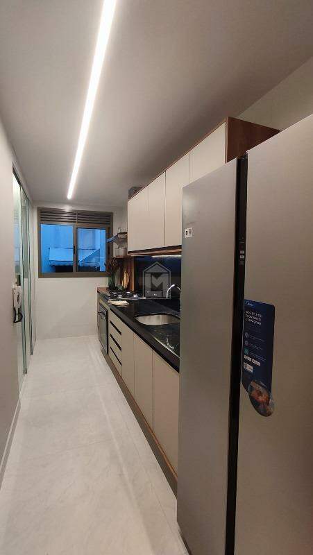 Apartamento à venda com 2 quartos, 64m² - Foto 22