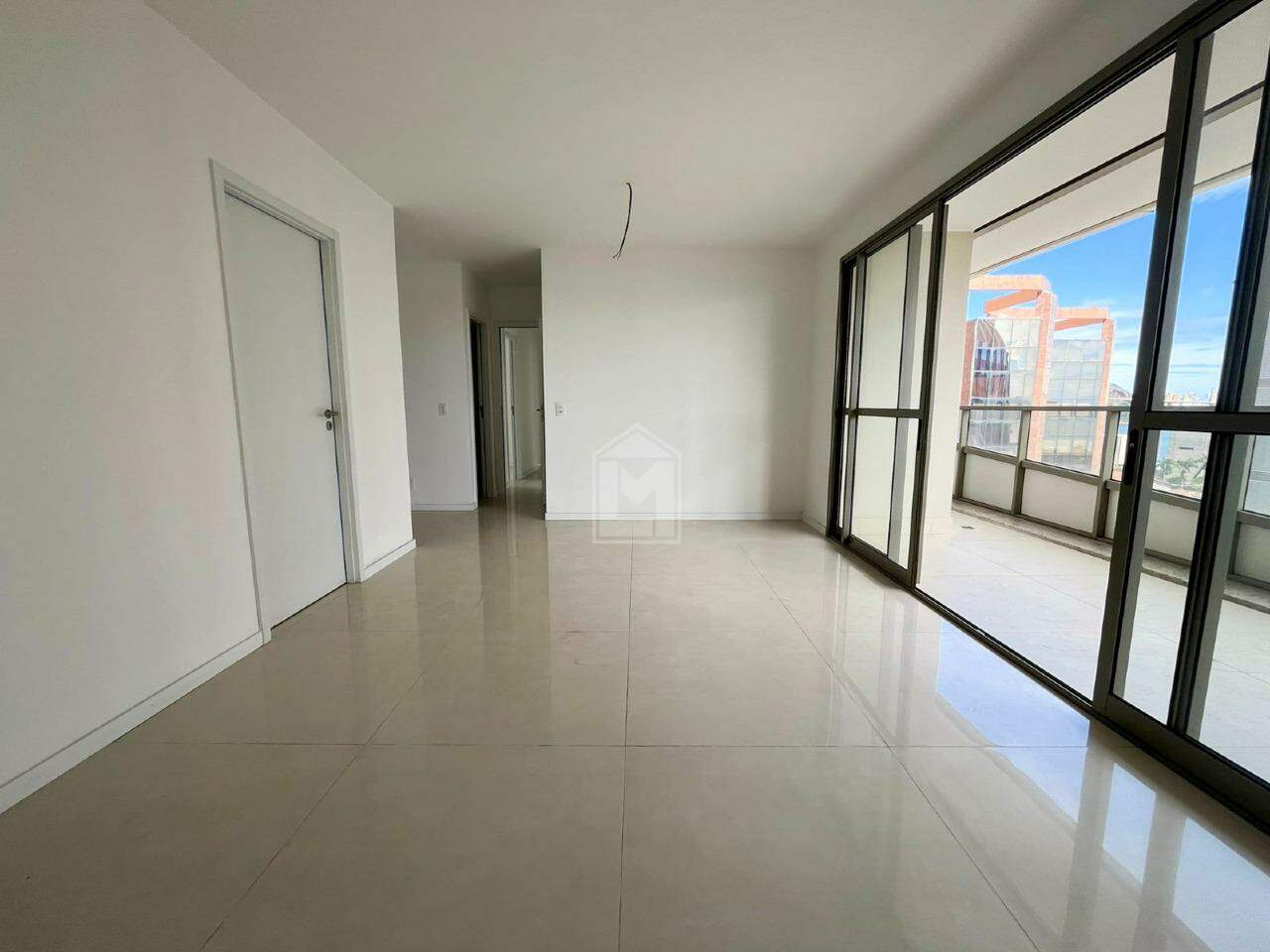 Apartamento à venda com 4 quartos, 137m² - Foto 2