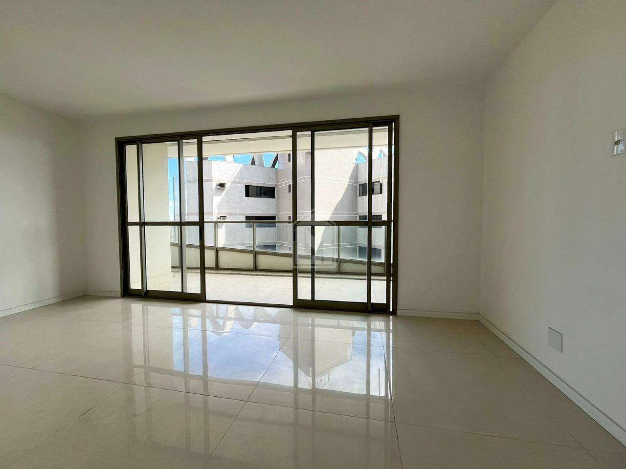 Apartamento à venda com 4 quartos, 137m² - Foto 4