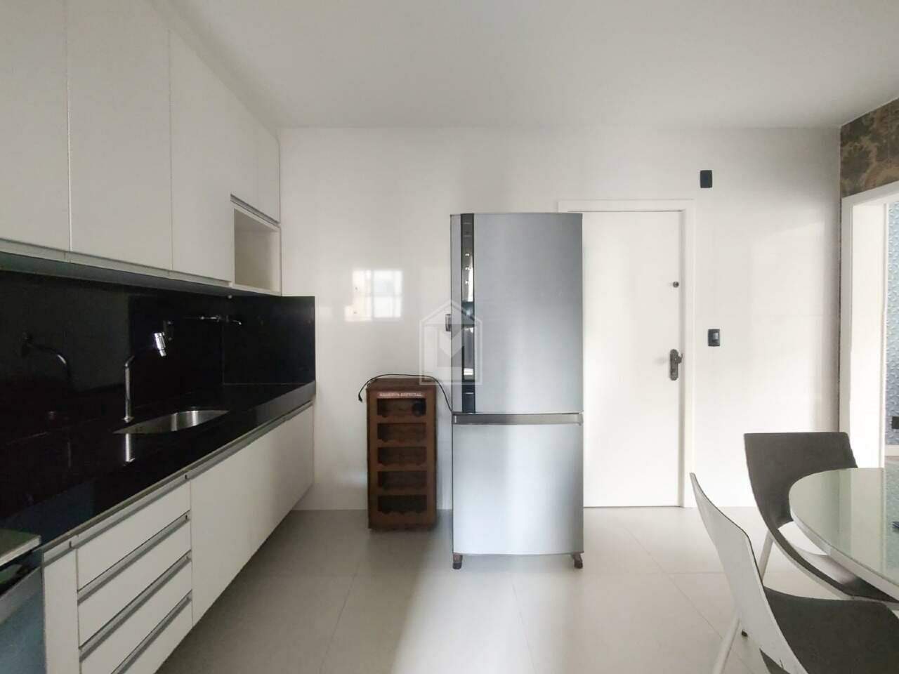 Apartamento para alugar com 4 quartos, 130m² - Foto 13