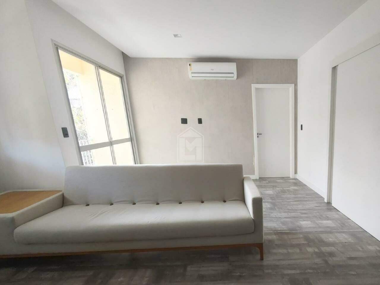 Apartamento para alugar com 4 quartos, 130m² - Foto 3