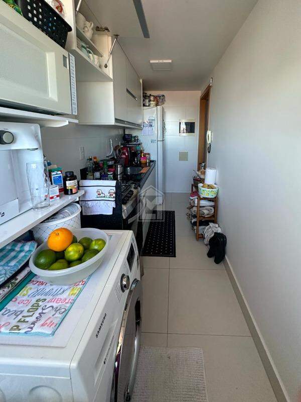 Apartamento à venda com 2 quartos, 64m² - Foto 3